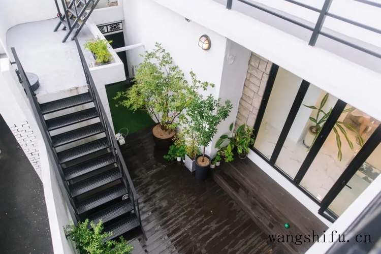 荒废10年老房，5个月爆改成双层别墅，有院有露台 旧房翻新 第4张 荒废10年老房，5个月爆改成双层别墅，有院有露台 旧房翻新 粉刷匠第4张