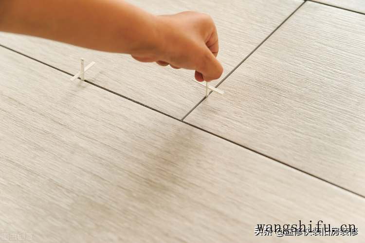 旧家翻新瓷砖地面怎么处理比较好，推荐三种省时省钱的方法 旧房翻新 第3张 旧家翻新瓷砖地面怎么处理比较好，推荐三种省时省钱的方法 旧房翻新 粉刷匠第3张