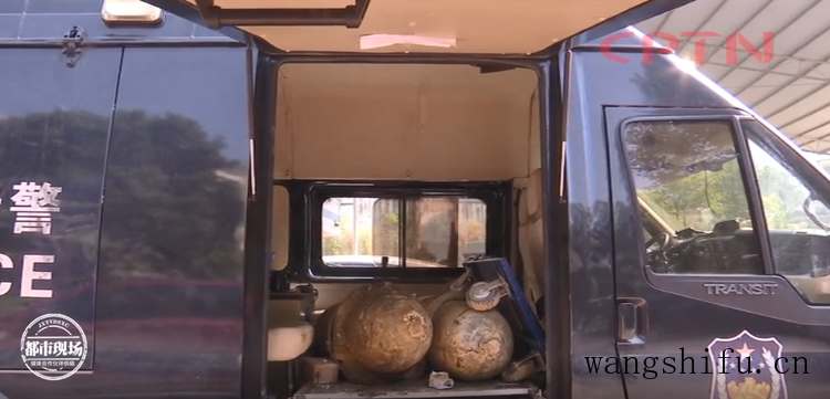 施工现场挖出2枚大型炸弹！重达800斤，长约1米多 旧房翻新 第2张 施工现场挖出2枚大型炸弹！重达800斤，长约1米多 旧房翻新 粉刷匠第2张