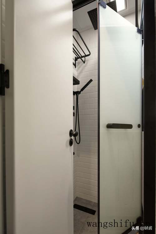 ​60㎡的老破小，住着三代人，挤出3间卧室，还有大衣帽间和书房 旧房翻新 第11张 ​60㎡的老破小，住着三代人，挤出3间卧室，还有大衣帽间和书房 旧房翻新 粉刷匠第11张