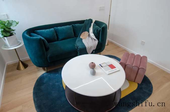 70㎡旧房改造，全屋网红色，客厅像蜗居，完工后却很浪漫 旧房翻新 第8张 70㎡旧房改造，全屋网红色，客厅像蜗居，完工后却很浪漫 旧房翻新 粉刷匠第8张