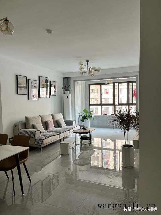 她家花19万装修95平小三房，不做电视墙，把阳台打通效果非常满意 旧房翻新 第2张 她家花19万装修95平小三房，不做电视墙，把阳台打通效果非常满意 旧房翻新 粉刷匠第2张