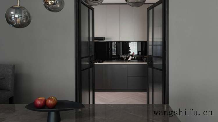 怎么舒服怎么来，130㎡住宅，全屋黑白灰，一人居潇洒又惬意