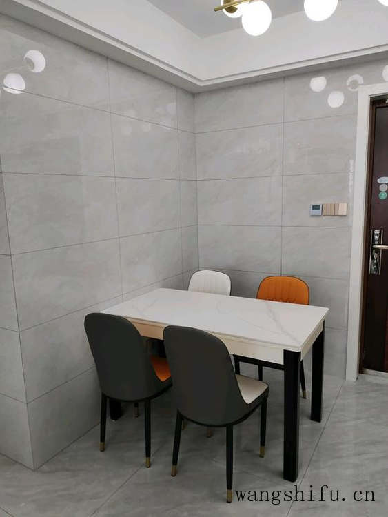 88平，硬装和软装总共花18万，有点超预算了，全屋瓷砖上墙了（88平米装修10万够吗）