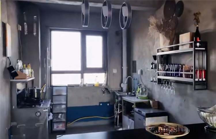 一位姑娘晒出独居的家，毛坯房不装修直接住，网友：也是服了 旧房翻新 第9张 一位姑娘晒出独居的家，毛坯房不装修直接住，网友：也是服了 旧房翻新 粉刷匠第9张