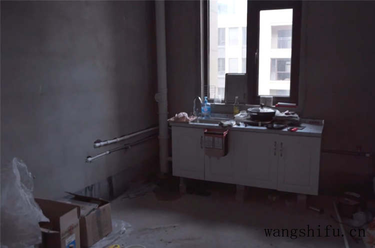 他住进不装修的毛坯房4个月，虽简陋却倍感温馨，网友：还不错 旧房翻新 第7张 他住进不装修的毛坯房4个月，虽简陋却倍感温馨，网友：还不错 旧房翻新 粉刷匠第7张