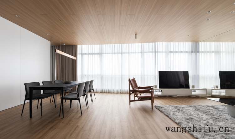 146㎡老房改造耗时6个月，沙发墙砸掉部分面积，迎来“高光时刻”