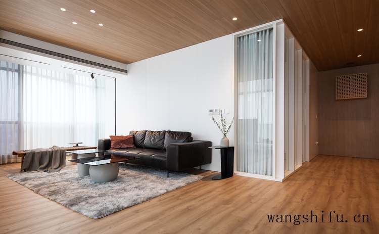 146㎡老房改造耗时6个月，沙发墙砸掉部分面积，迎来“高光时刻”