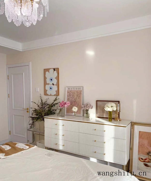 她家80平米，硬装只花了4W，比样板间还漂亮，朋友说花40W都信（4万装修80平米）