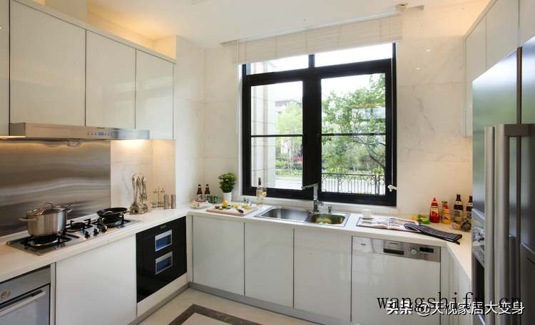 90年代老房翻新改造变古朴中式风,拯救厨房收纳“重灾区” 90年代老房翻新改造变古朴中式风,拯救厨房收纳“重灾区”