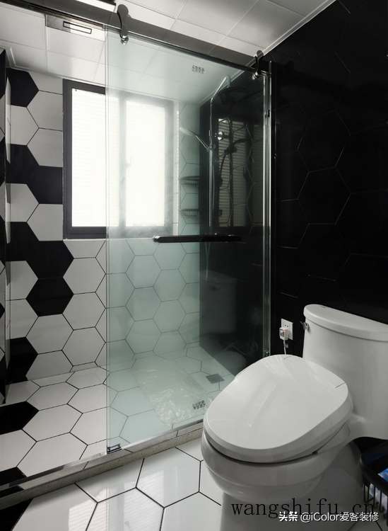 2㎡小户型卫生间翻新，老臭脏变“神仙花园”，颜值赛高