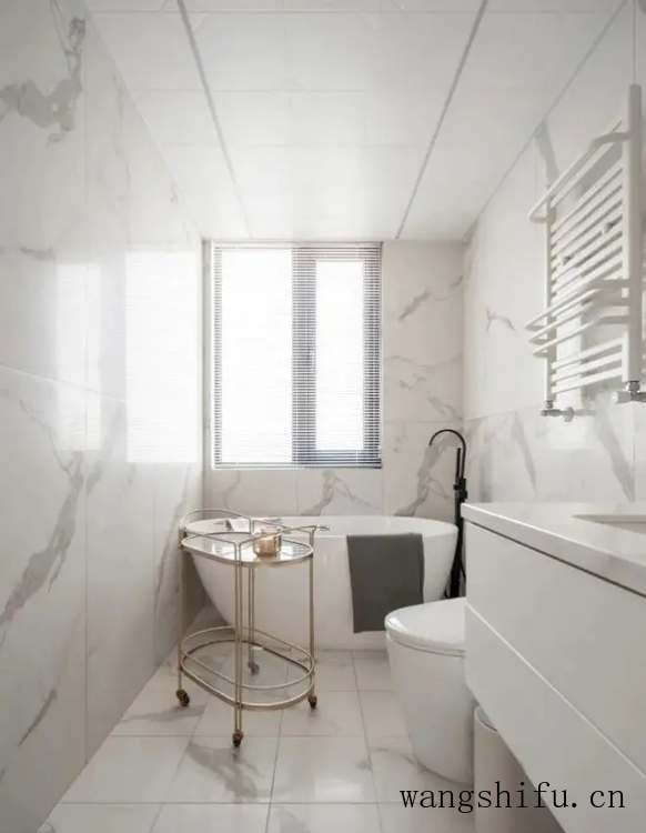 小卫生间注定憋屈？网友：我家才2㎡这么装真好用