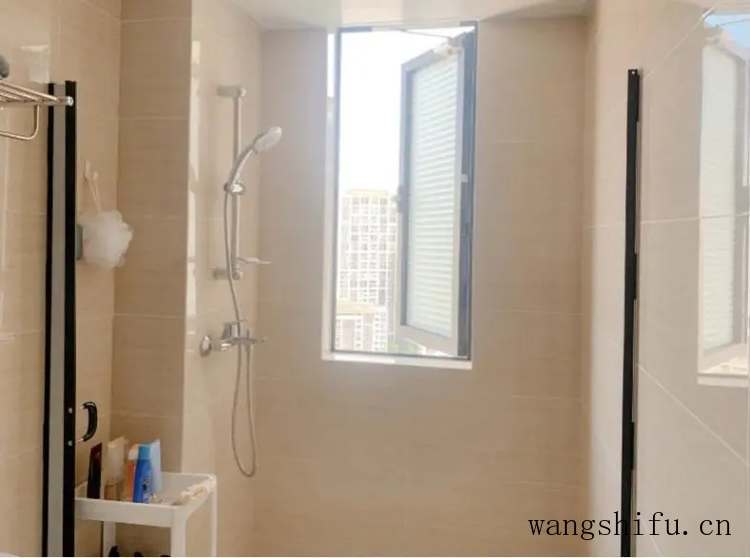 小卫生间注定憋屈？网友：我家才2㎡这么装真好用