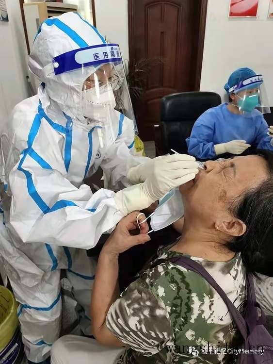 贴墙纸好还是刷漆好