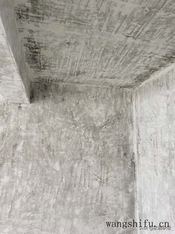 旧房翻新，原墙地面和顶板的处理要尤为注意，否则会引发很多问题