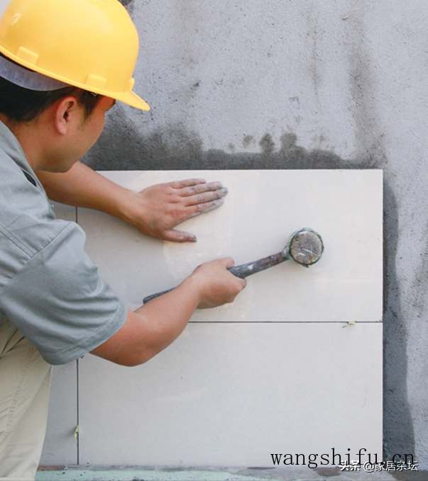 旧房翻新，原墙地面和顶板的处理要尤为注意，否则会引发很多问题