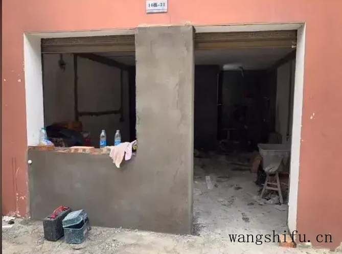 花5万把车库改造成住房，不到25平，变成老人的理想居所（20平车库改造住人图片）
