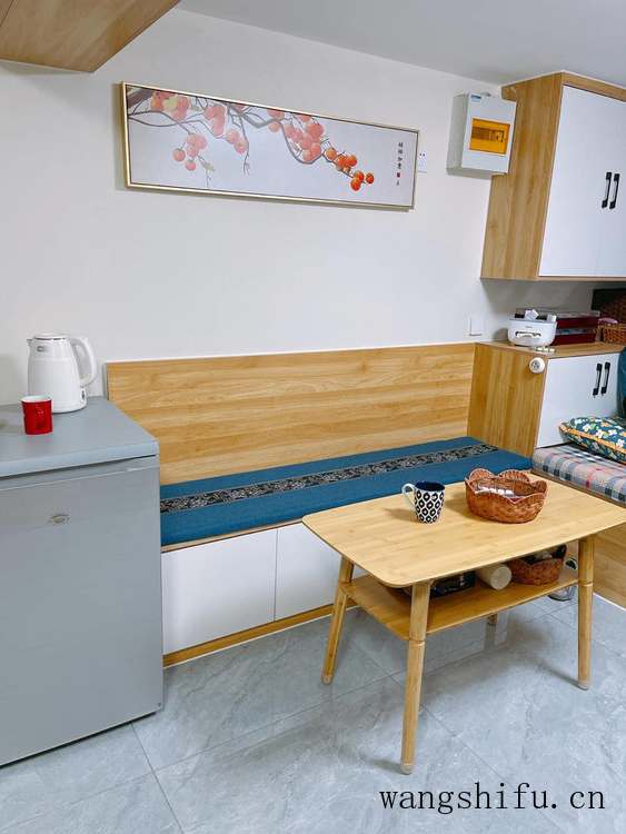 母亲爬楼腿疼，她把车库变成了养老小公寓