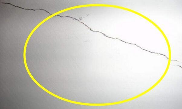 家里白色墙面发霉变黑怎么办？